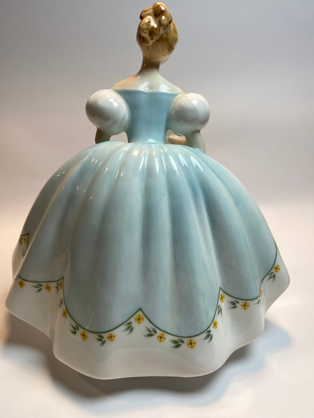 Royal Doulton Figurine "First Dance"
